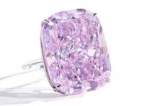 lap tuc doi ten vien kim cuong hong pink legacy gia khung