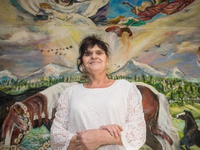 Vẽ tường suốt 35 năm, cụ bà biến nơi ở thành nhà nguyện nổi tiếng