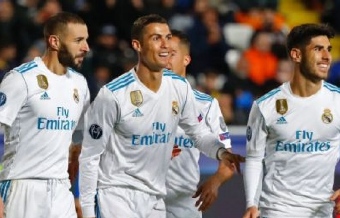Ronaldo trở thành cầu thủ đầu tiên ghi 100 bàn cho Real Madrid