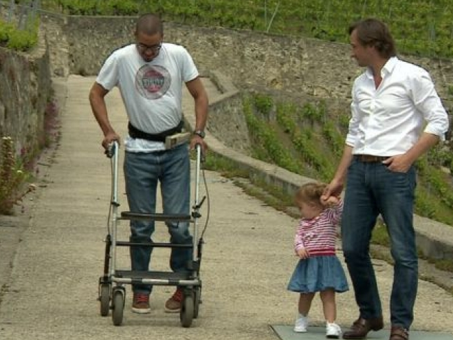 Liệu pháp điện xung cột sống giúp người bị liệt khỏi bệnh