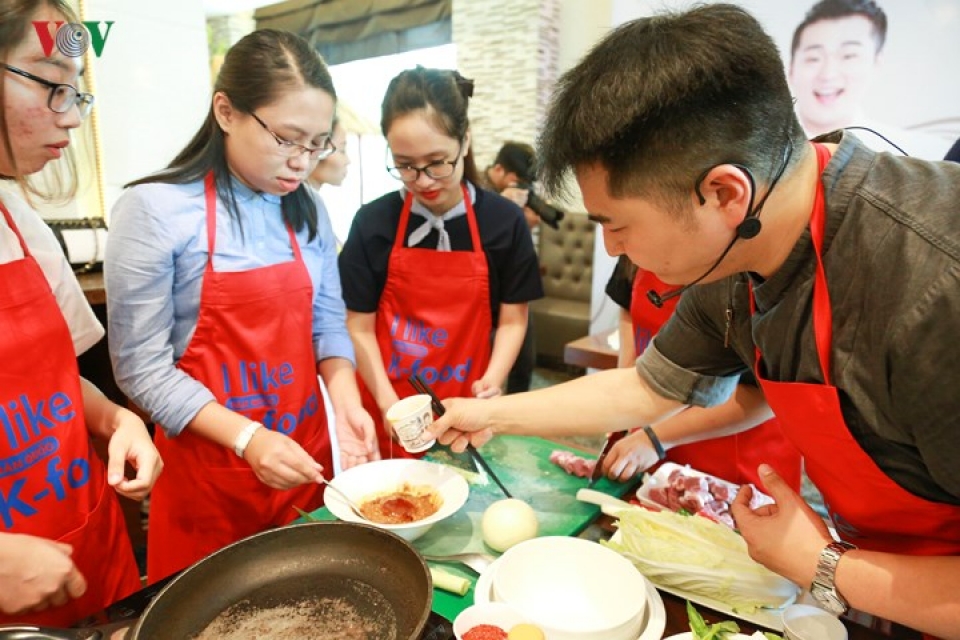 dau bep noi tieng han quoc den viet nam gioi thieu tinh hoa am thuc