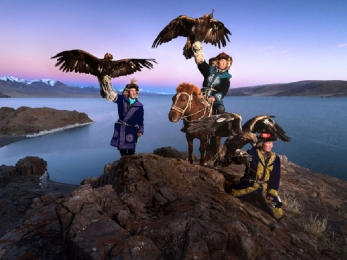 Ảnh tuyệt đẹp về thợ săn du mục và đại bàng sát thủ trên thảo nguyên Mông Cổ