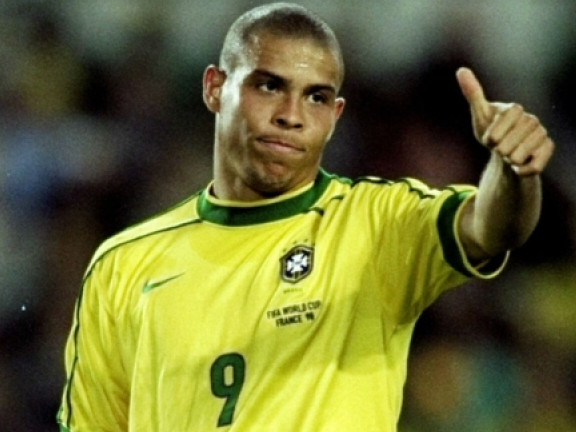 10 cầu thủ xuất sắc nhất lịch sử Brazil: Neymar ngả mũ trước Ronaldo