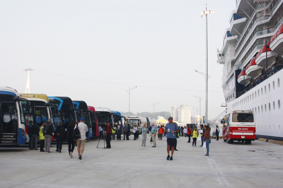 Cảng tàu khách quốc tế Hạ Long đón chuyến tàu khách đầu tiên cang tau khach quoc te ha long don chuyen tau khach dau tien