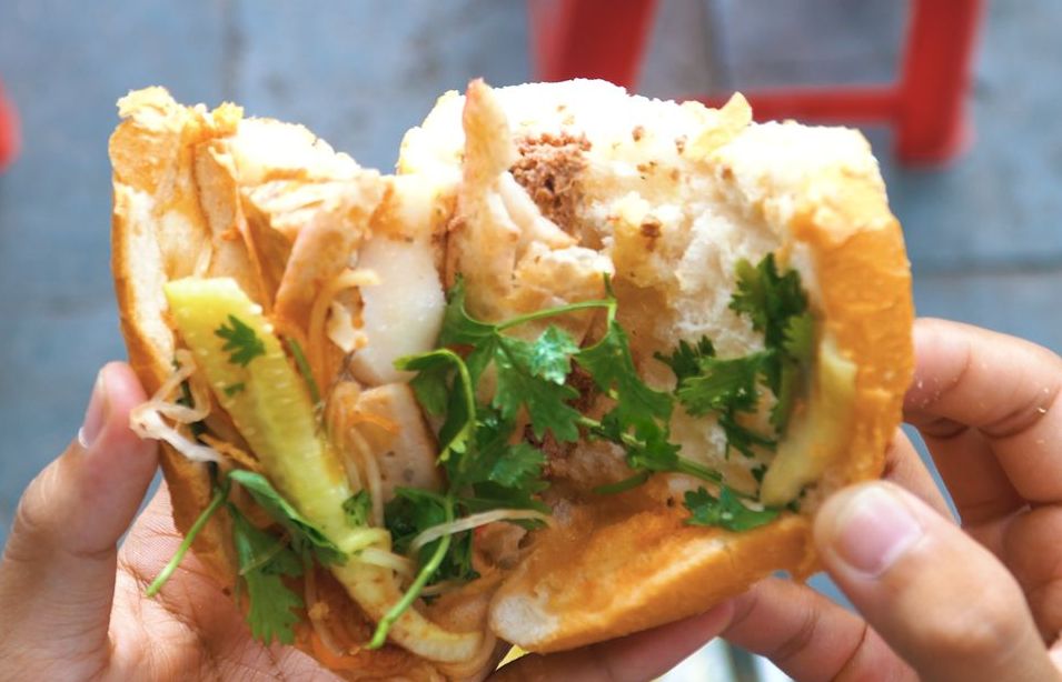 Sau phở, bánh mỳ kẹp là nét độc đáo thứ hai của ẩm thực đường phố