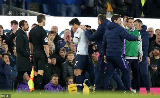 son heung min bat khoc sau khi lam gay co chan cau thu everton