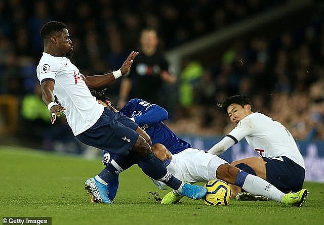 hlv truong doi tuyen han quoc len tieng benh vuc son heung min