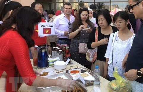 Gian hàng Việt Nam nổi bật tại Hội chợ Từ thiện Bazaar 2019 tại Ai Cập