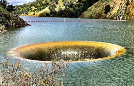 10 'cổng địa ngục' bí ẩn và ấn tượng nhất thế giới