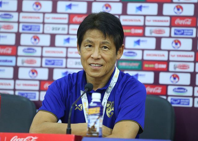 HLV Akira Nishino xin lỗi HLV Park Hang Seo vì sự cố ở Mỹ Đình