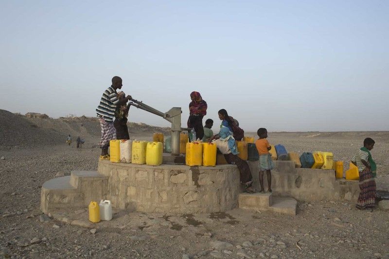 Sôi động cảnh khai thác và buôn bán muối ở nơi nóng nhất hành tinh chum anh cuoc song o noi nong nhat hanh tinh