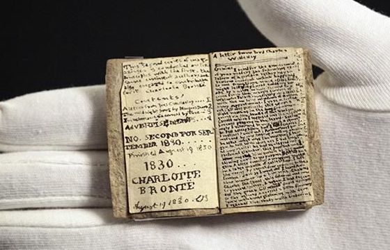 Bản thảo nhỏ hơn bao diêm của nữ văn sĩ người Anh Charlotte Bronte trở về quê nhà