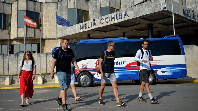 du khach quoc te toi cuba giam do anh huong lenh trung phat cua my