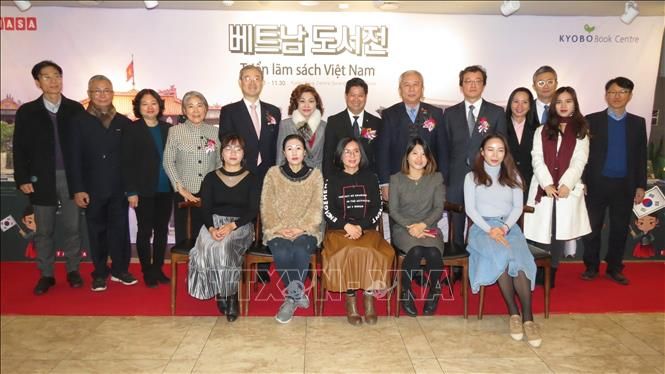 Khai trương gian hàng sách Việt Nam đầu tiên tại Hàn Quốc khai truong gian hang sach viet nam dau tien tai han quoc