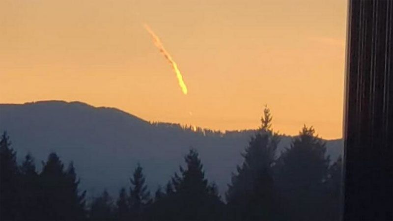 Mỹ: Quả cầu lửa khổng lồ lao vút xuống đất và những phỏng đoán gây tò mò my bi an khoi lua khong lo lao vut xuong dat