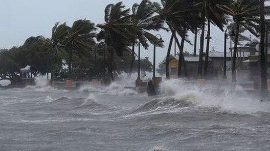 Dự báo thời tiết biển ngày và đêm nay (2/10): Các vùng biển mưa dông rải rác; Bắc và giữa Biển Đông mưa bão, gió giật cấp 13; biển động rất mạnh