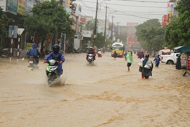 Dự báo thời tiết đêm nay và ngày mai 9 11 Trung Bộ mưa rất to Tây Nguyên mưa to Nam Bộ mưa rào Bắc Bộ đêm sáng sớm trời lạnh ngày nắng du bao thoi tiet dem nay va ngay mai 911 trung bo mua rat to tay nguyen mua to nam bo mua rao bac bo dem sang som troi lanh ngay nang