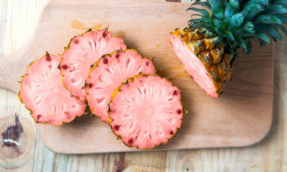 Mỹ giới thiệu trái dứa biến đổi gen ruột hồng, mùi thơm như kẹo bông giá 1 triệu đồng