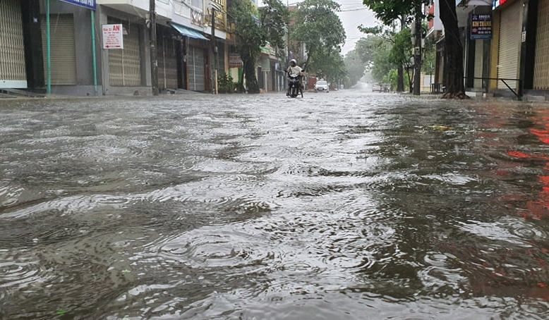 dien bien bao so 13 di chuyen theo huong tay tien gan quan dao hoang sa