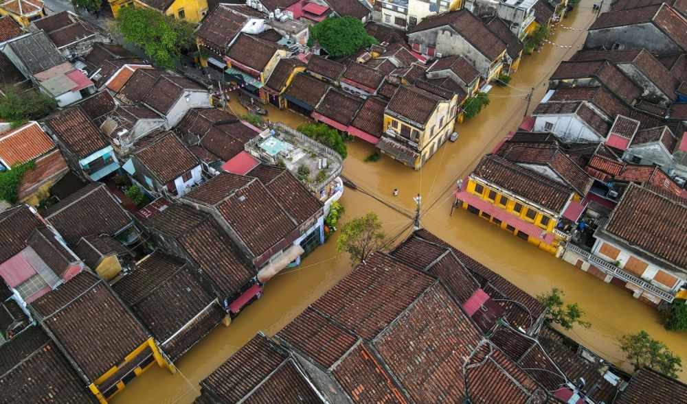 Dự báo thời tiết 3 ngày tới (13-15/11): Bắc Bộ đêm và sáng sớm trời lạnh, ngày nắng; Trung Bộ mưa rất to; Tây Nguyên, Nam Bộ mưa rải rác