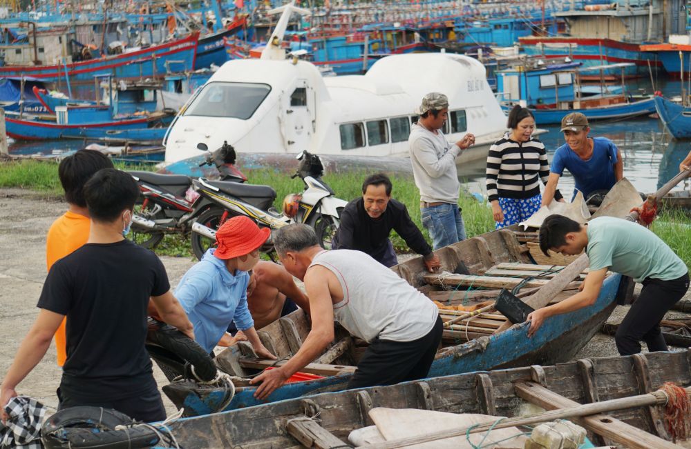 Cập nhật diễn biến bão số 13: Bão sẽ đi vào đất liền các tỉnh từ Hà Tĩnh đến Thừa Thiên-Huế