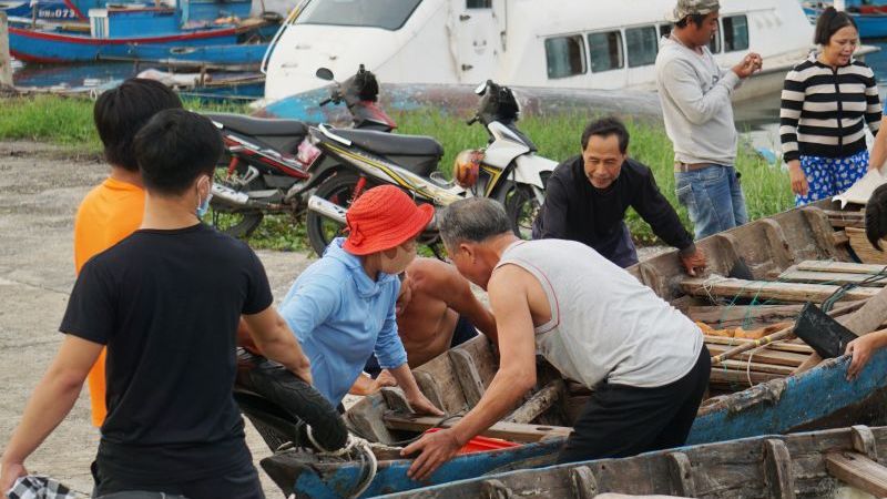 Cập nhật diễn biến bão số 13: Từ đêm nay vùng biển từ Hà Tĩnh đến Quảng Ngãi gió mạnh giật cấp 12, biển động dữ dội