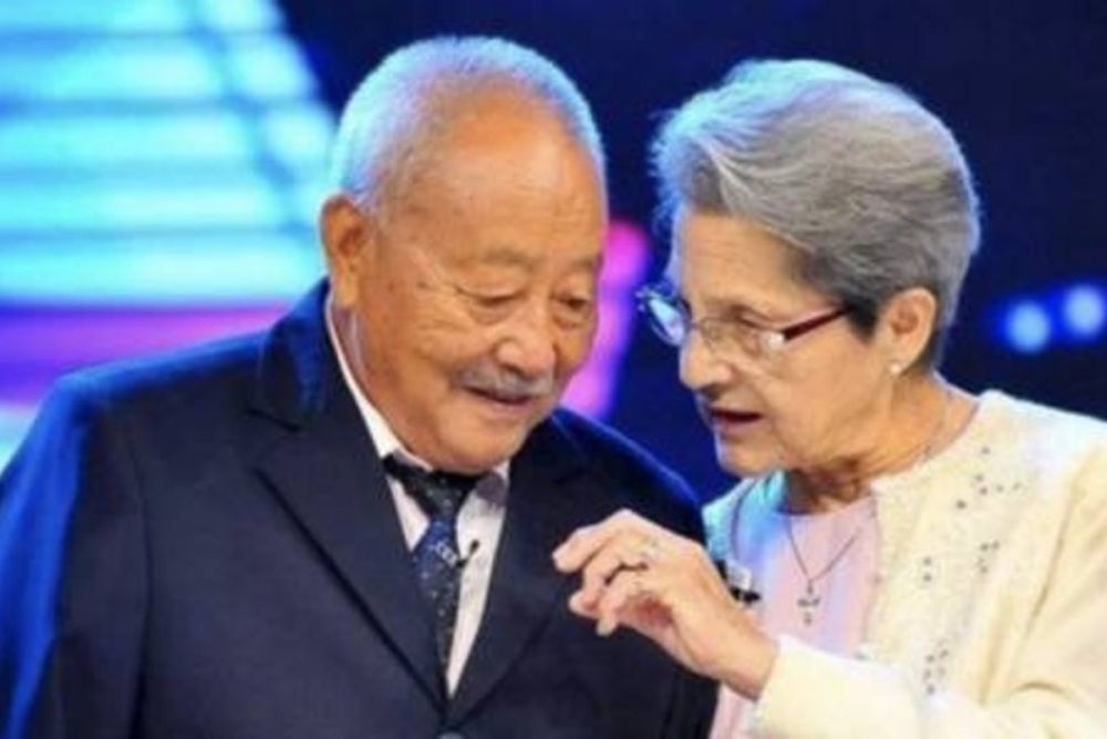 Chuyện tình cảm động: Người phụ nữ chờ đợi mối tình đầu suốt 55 năm, kết hôn ở tuổi 80 Chuyện tình cảm động: Người phụ nữ chờ đợi mối tình đầu suốt 55 năm, kết hôn ở tuổi 80