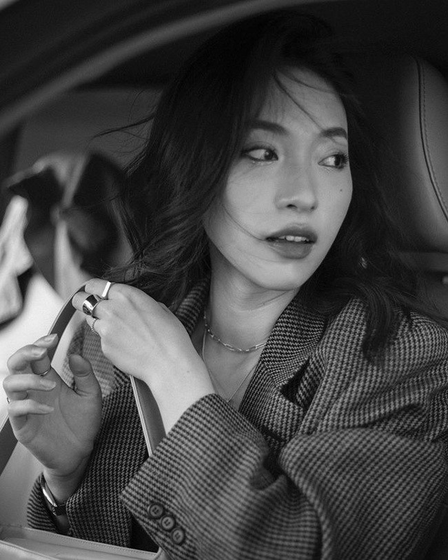 Phong cách trang nhã, cuốn hút của MC Khánh Vy dẫn Đường lên đỉnh Olympia