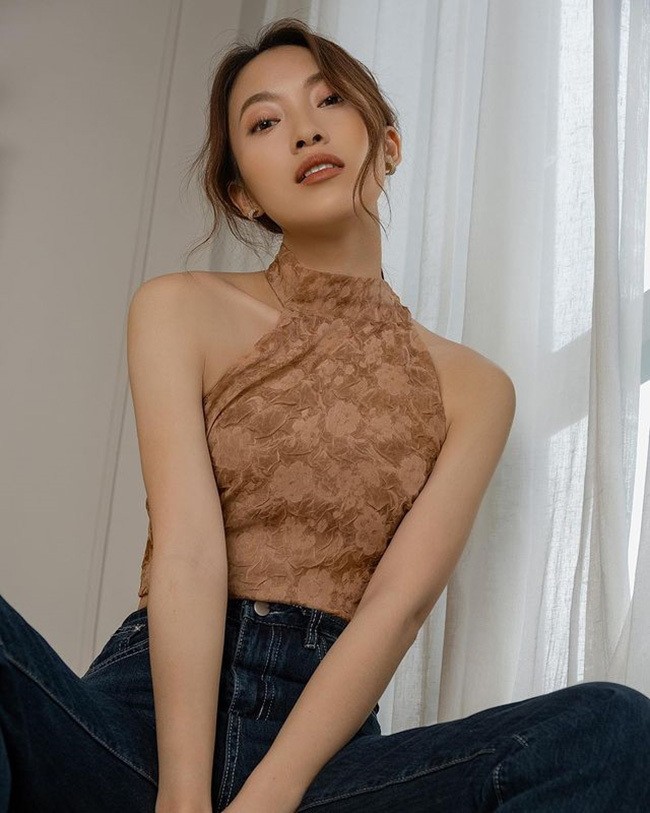 Phong cách trang nhã, cuốn hút của MC Khánh Vy dẫn Đường lên đỉnh Olympia