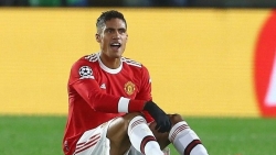 Man Utd vs Man City: Raphael Varane lỡ hẹn; HLV Pep Guardiola ra lệnh 'khóa chân' Ronaldo