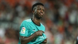 Cập nhật chuyển nhượng cầu thủ: Real Madrid đàm phán gia hạn Vinicius; MU cần cải thiện hàng thủ; Barca liên hệ Cavani