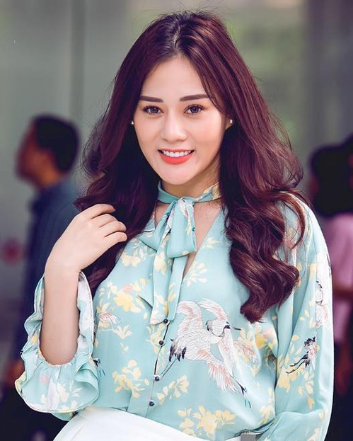 Nhan sắc Phương Oanh thăng hạng theo năm tháng
