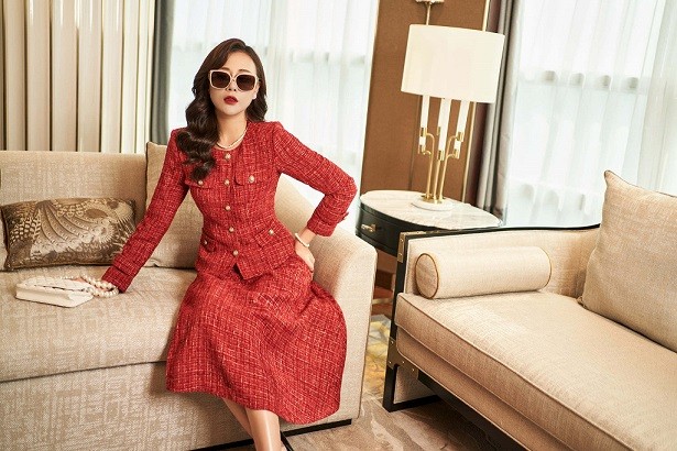 Chia tay 'Hương vị tình thân', Phương Oanh nhẹ nhàng, thanh thoát với vai trò người mẫu