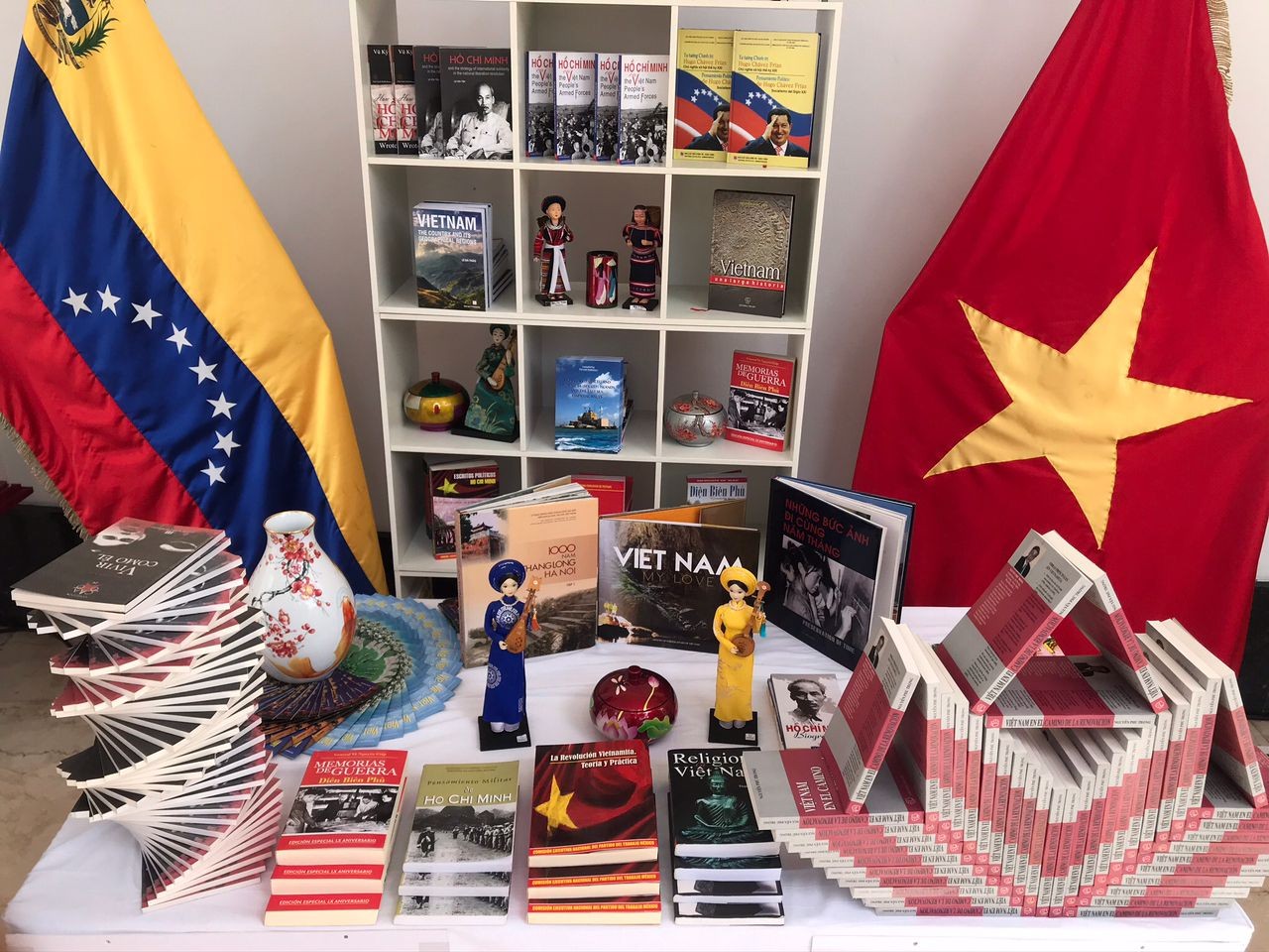 Việt Nam tham dự Hội chợ Sách Quốc tế Venezuela lần thứ 17 (FILVEN 2021) Việt Nam tham dự Hội chợ Sách Quốc tế Venezuela lần thứ 17 (FILVEN 2021)