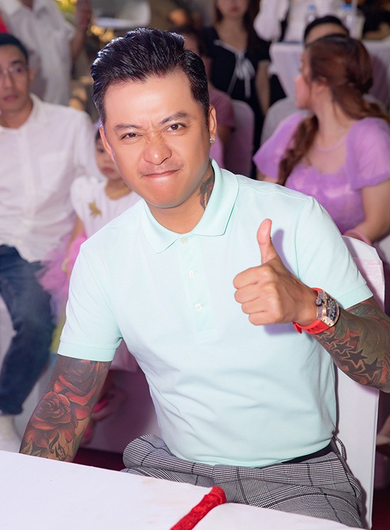 Ca sĩ Tuấn Hưng: Cuộc sống thời dịch bệnh và tâm sự thật nhất về chuyện... thu nhập Ca sĩ Tuấn Hưng: Cuộc sống thời dịch bệnh và tâm sự thật nhất về chuyện... thu nhập