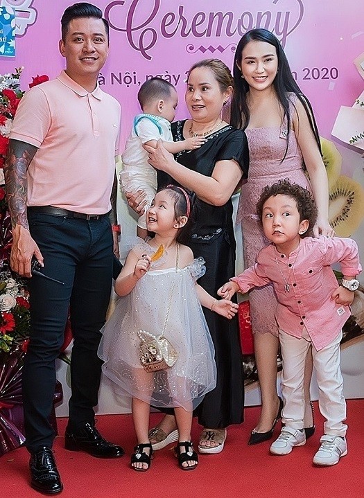 Ca sĩ Tuấn Hưng: Cuộc sống thời dịch bệnh và tâm sự thật nhất về chuyện... thu nhập Ca sĩ Tuấn Hưng: Cuộc sống thời dịch bệnh và tâm sự thật nhất về chuyện... thu nhập