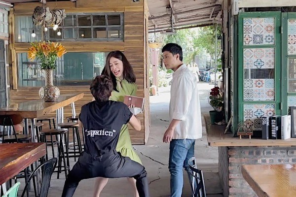 11 tháng 5 ngày: Hậu trường hài hước cảnh Bình An nhận 8 cài tát từ bạn gái Á hậu Phương Nga 11 tháng 5 ngày: Hậu trường hài hước cảnh Bình An nhận 8 cài tát từ bạn gái Á hậu Phương Nga