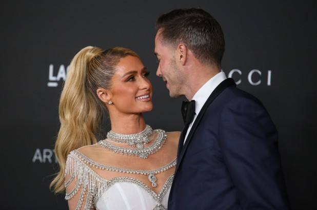 Tiểu thư Paris Hilton thông báo đã kết hôn, mở tiệc suốt 3 ngày