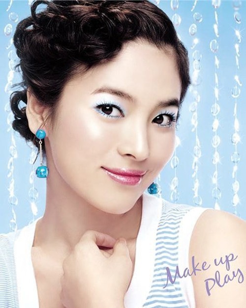 Nhan sắc Song Hye Kyo trong veo vượt thời gian tuổi đôi mươi