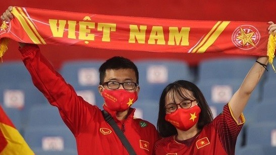 Đặt niềm tin lớn vào đội tuyển Việt Nam, người hâm mộ diễu hành đến sân Mỹ Đình