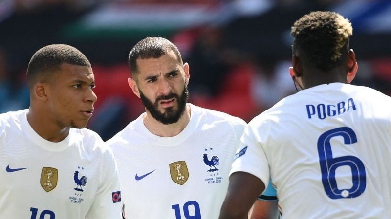 Chuyển nhượng cầu thủ: Neuer phù hợp với Bayern; Benzema muốn Real Madrid ký Pogba; Juventus hỏi mượn Martial