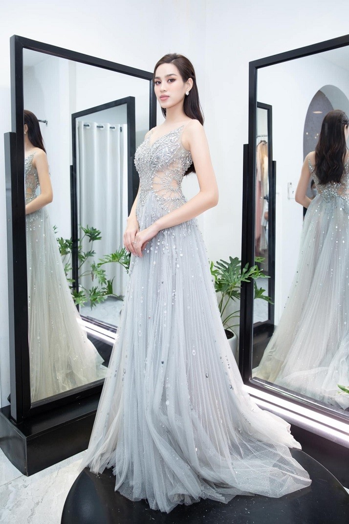 Loạt váy áo Đỗ Thị Hà mang đến Miss World 2021