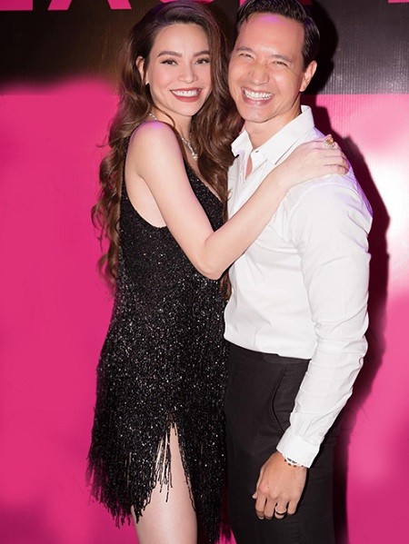 Thời trang tương xứng đẹp đôi Hồ Ngọc Hà bên Kim Lý Thời trang tương xứng đẹp đôi Hồ Ngọc Hà bên Kim Lý