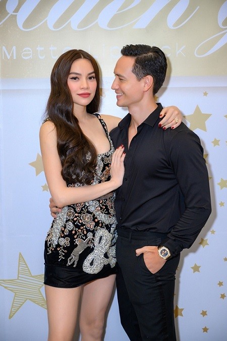 Thời trang tương xứng đẹp đôi Hồ Ngọc Hà bên Kim Lý Thời trang tương xứng đẹp đôi Hồ Ngọc Hà bên Kim Lý