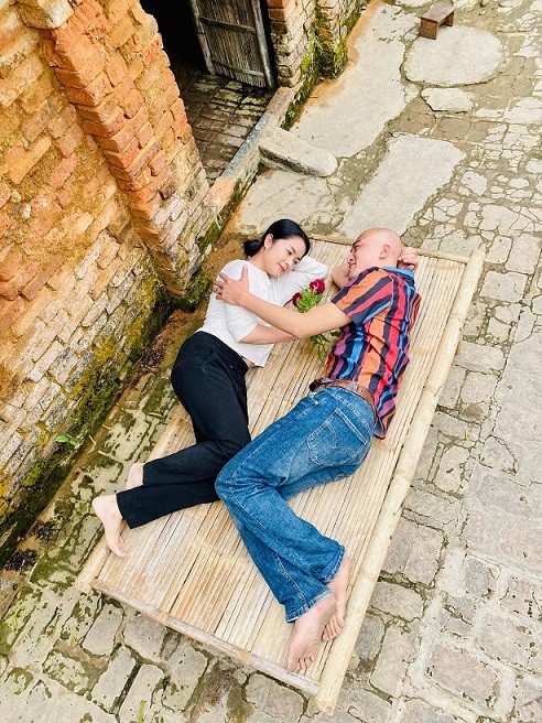 Phố trong làng: Loạt ảnh hậu trường hài hước không có trên phim