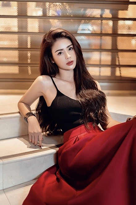 Nữ diễn viên Lương Thu Trang hiện cao 1,62 m, nặng 47 kg. Cô được nhận xét lên phim đẹp nhưng ở ngoài hơi gầy dù đã tăng 1 kg so với khi đóng 'Mặt nạ gương'. Nữ diễn viên Lương Thu Trang hiện cao 1,62 m, nặng 47 kg. Cô được nhận xét lên phim đẹp nhưng ở ngoài hơi gầy dù đã tăng 1 kg so với khi đóng 'Mặt nạ gương'.