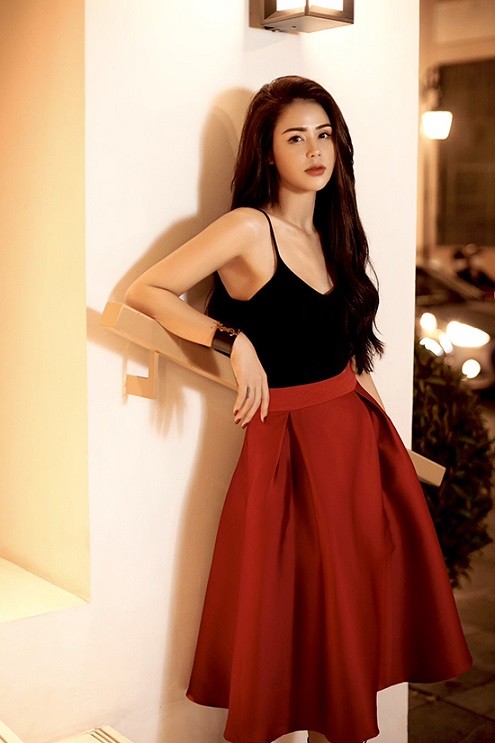 Diễn viên Lương Thu Trang nhỏ nhắn, nổi bật với trang phục màu đen - đỏ Diễn viên Lương Thu Trang nhỏ nhắn, nổi bật với trang phục màu đen - đỏ