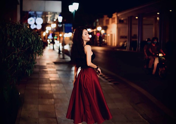 Diễn viên Lương Thu Trang nhỏ nhắn, nổi bật với trang phục màu đen - đỏ Diễn viên Lương Thu Trang nhỏ nhắn, nổi bật với trang phục màu đen - đỏ