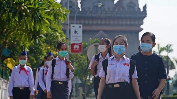 Lào tăng tốc tiêm vaccine ngừa Covid-19 cho trẻ em 12-17 tuổi để đưa học sinh trở lại trường