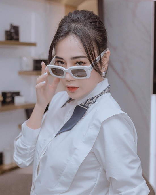 Phương Oanh biến hóa phong cách cá tín sau 'Hương vị tình thân'